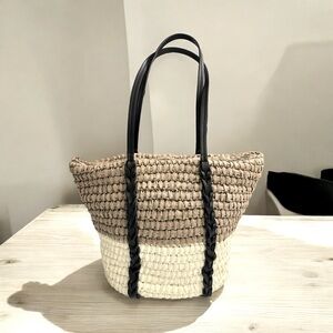 BTB LOS ANGELES
Dani Stripe Tote - Grey/ White